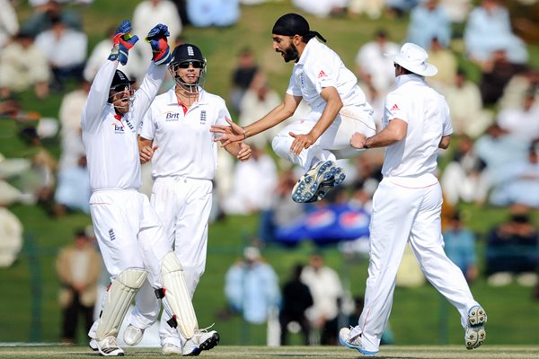 Monty Panesar celebrates v Pakistan 2012