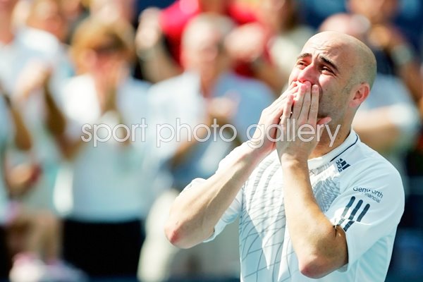 Andre Agassi blows kisses to the crowd 
