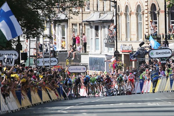 Mark Cavendish Crash Stage 1 Harrogate Tour de France 2014