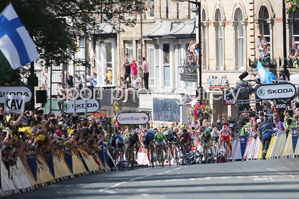 Mark Cavendish Crash Stage 1 Harrogate Tour de France 2014