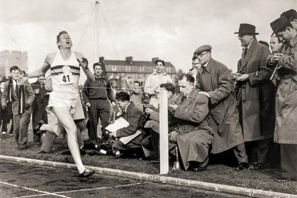 Roger Bannister breaks 4 minute mile barrier 1954