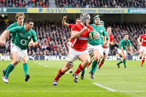 Jonathan Davies scores v Ireland 2012