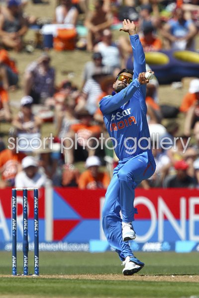 Virat Kohli India bowls v New Zealand ODI Napier 2014