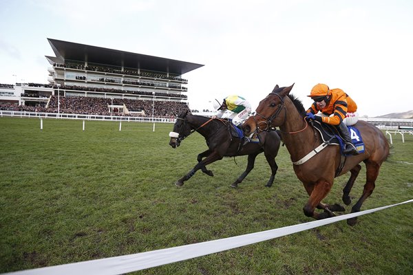 Thistlecrack and Many Clouds Cheltenham January 2017