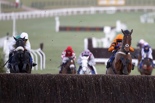 Thistlecrack and Many Clouds Cheltenham January 2017