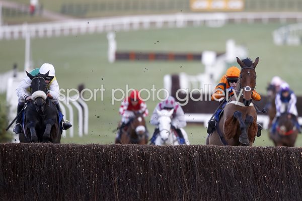 Thistlecrack and Many Clouds Cheltenham January 2017