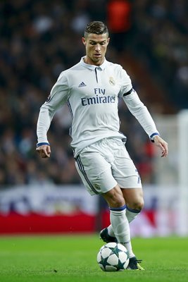 Photo d/édicac/ée de Cristiano Ronaldo The Freekick Real Madrid Format A4 30,5 x 20,3 cm