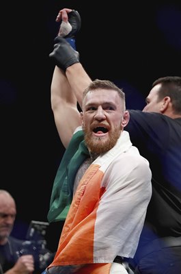 Conor McGregor beats Eddie Alvarez UFC New York 2016