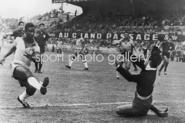 Baltazar (Osvaldo da Silva) Brazil v Mexico World Cup 1954