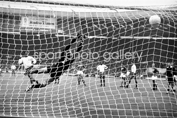 Eusebio Portugal scores v Russia World Cup 1966