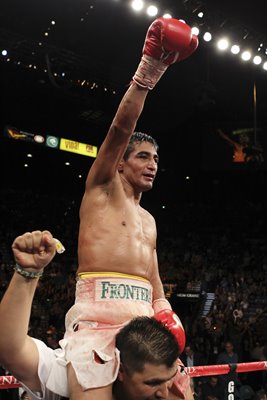 Erik Morales v Pablo Cesar Cano Las Vegas 2011