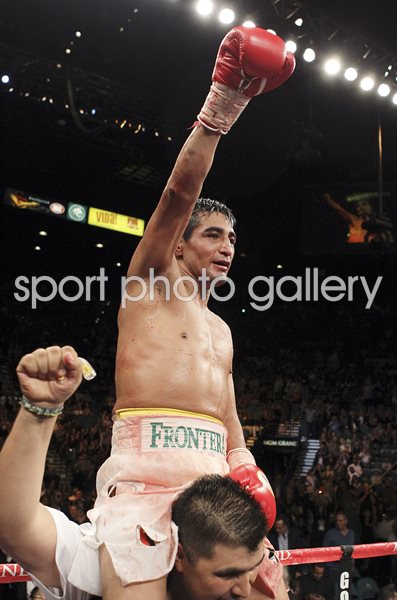 Erik Morales v Pablo Cesar Cano Las Vegas 2011