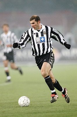 Zinedine Zidane Juventus v AC Milan Turin 1999