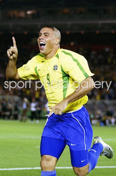 Ronaldo Brazil scores World Cup Final 2002