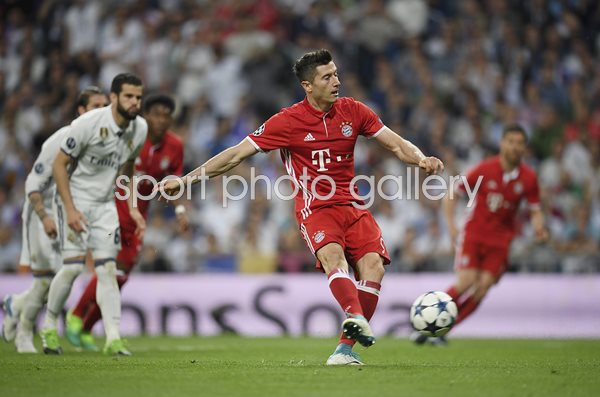Robert Lewandowski Bayern v Real Madrid Champions League 2017