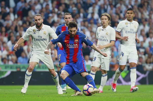 Lionel Messi Barcelona scores v Real Madrid La Liga 2017