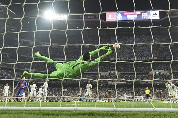 Lionel Messi scores 500th Barcelona Goal El Clasico 2017