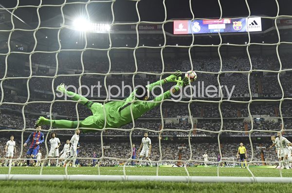 Lionel Messi scores 500th Barcelona Goal El Clasico 2017