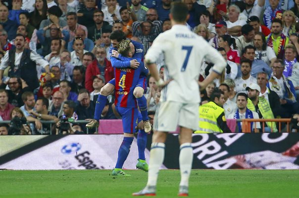 Ivan Rakitic & Messi Barcelona v Real Madrid La Liga 2017