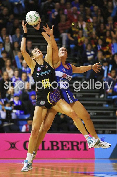 Leana de Bruin Magic v Mystics ANZ Netball 2012