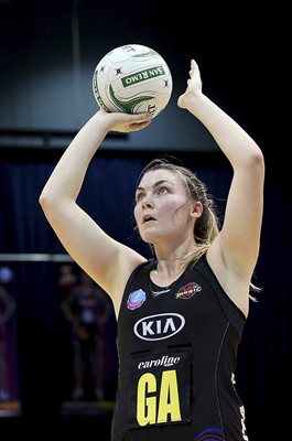 Ellen Halfpenny Magic v Firebirds New Zealand Netball 2017