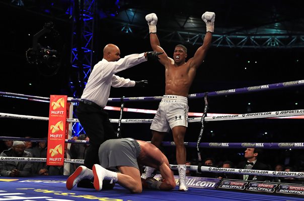 Anthony Joshua knocks down Wladimir Klitschko Wembley 2017