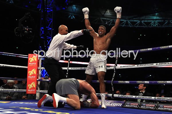 Anthony Joshua knocks down Wladimir Klitschko Wembley 2017