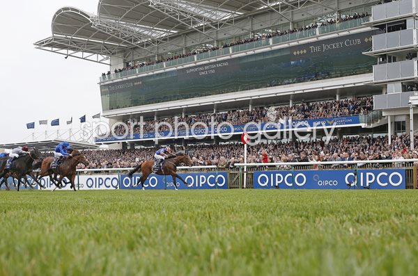 Churchill & Ryan Moore win 2000 Guineas Newmarket 2017