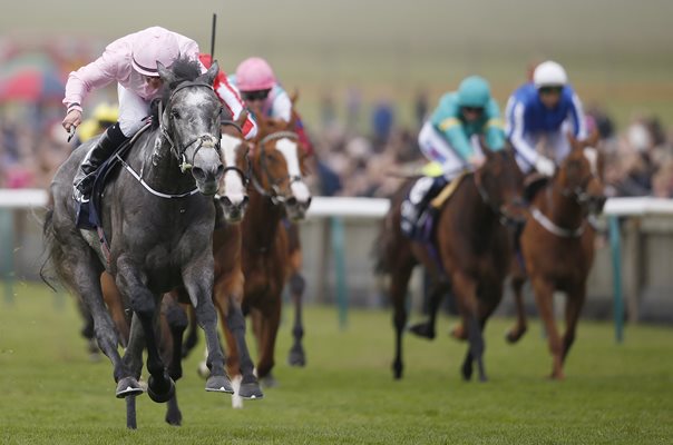 Wayne Lordon & Winter win 1000 Guineas Newmarket 2017