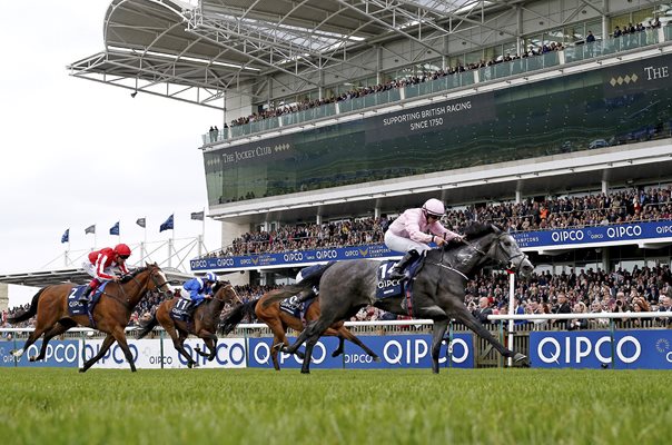 Wayne Lordon & Winter win 1000 Guineas Newmarket 2017