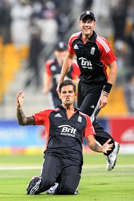 Jade Dernbach celebrates T20 series win