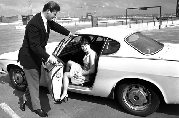 Roger Moore & Isabelle McMillan The Saint 1965