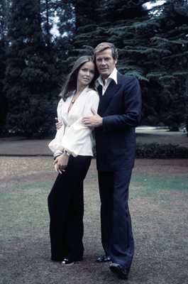 Roger Moore & Barbara Bach James Bond The Spy Who Loved Me 1977