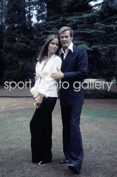 Roger Moore & Barbara Bach James Bond The Spy Who Loved Me 1977