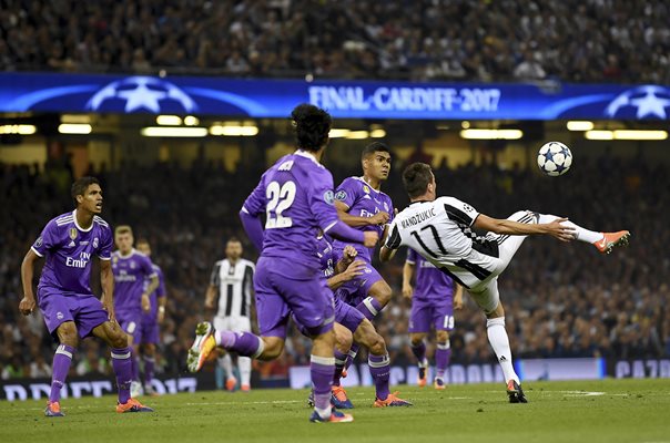 Mario Mandzukic Juventus scores Champions League Final 2017