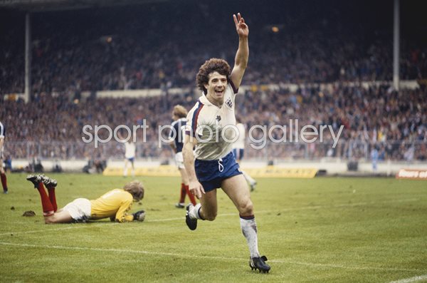 Kevin Keegan scores England v Scotland 1979