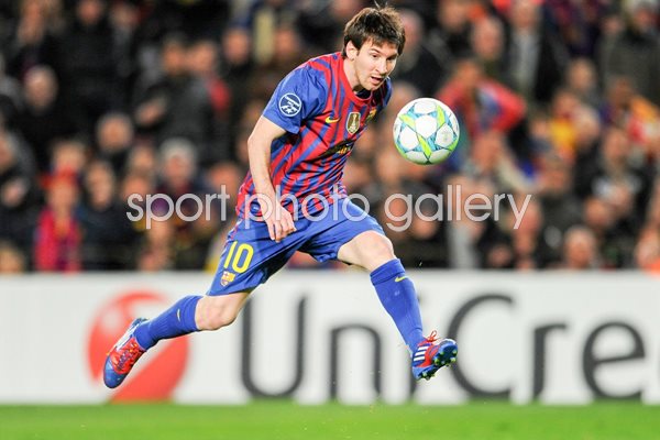 Lionel Messi scores for Barca