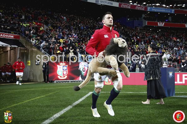 Sam Warburton leads out British & Irish Lions Wellington 2017