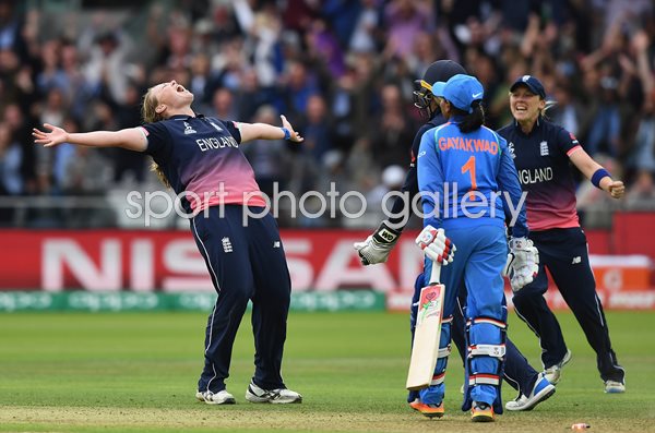 Anya Shrubsole England Winning Wicket World Cup Final 2017
