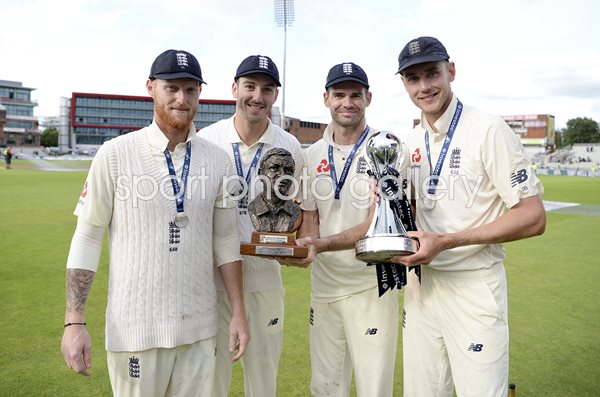 Ben Stokes, Toby Roland-Jones, James Anderson and Stuart Broad England v South Africa 2017