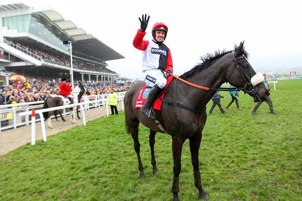 Big Buck's 4th World Hurdle Cheltenham 2012