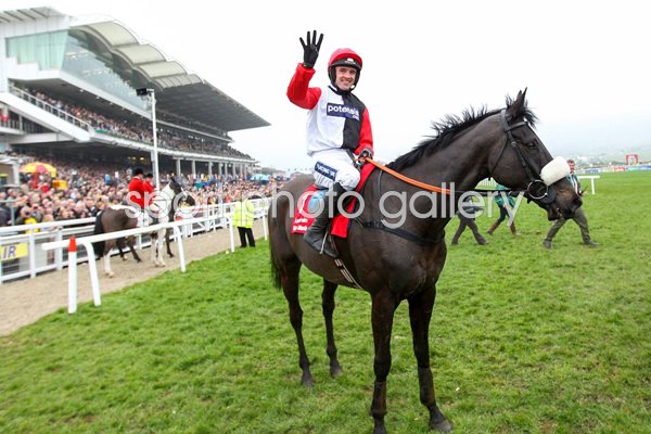 Big Buck's 4th World Hurdle Cheltenham 2012