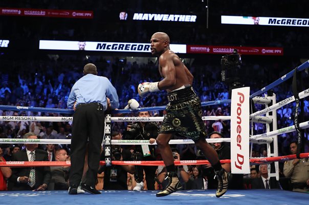 Floyd Mayweather Jr. beats Conor McGregor Las Vegas 2017