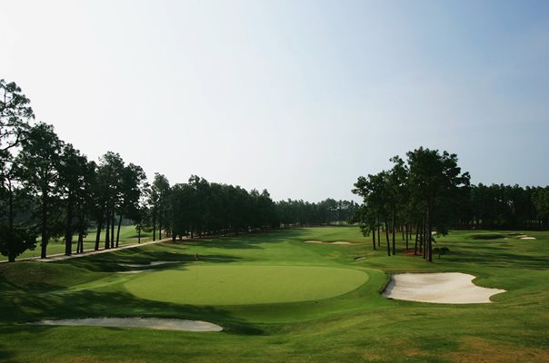 Pinehurst No 2, North Carolina 16th hole, US Open venue 2005