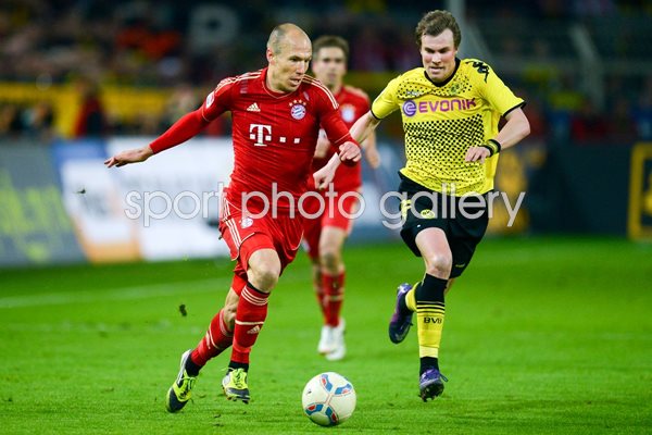 Arjen Robben of Bayern v Kevin Grosskreutz of Borussia