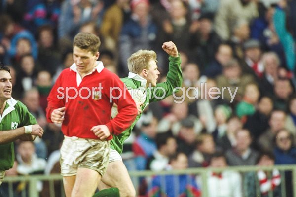 Simon Geoghegan Ireland v Wales Cardiff 5 Nations 1991