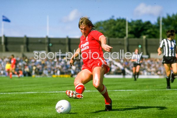 Kenny Dalglish Liverpool v Newcastle St James' Park 1985