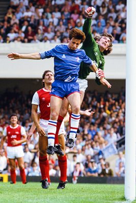 Pat Jennings Arsenal v Pat Nevin Chelsea Highbury 1984