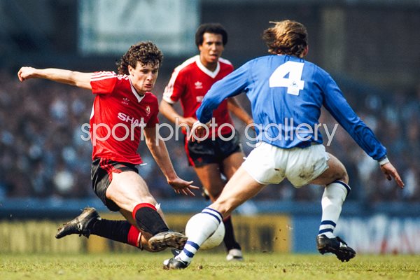 Mark Hughes Manchester United v Everton Goodison Park 1984