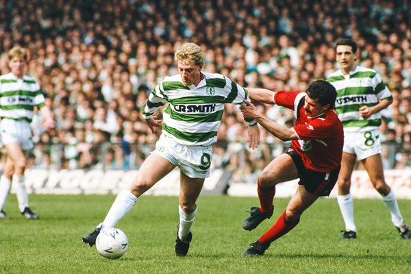 Frank McAvennie Celtic v Dunfermline Park Head 1988